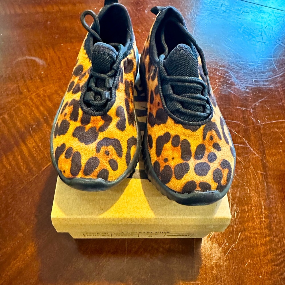 Size 8 toddler leopard sneakers